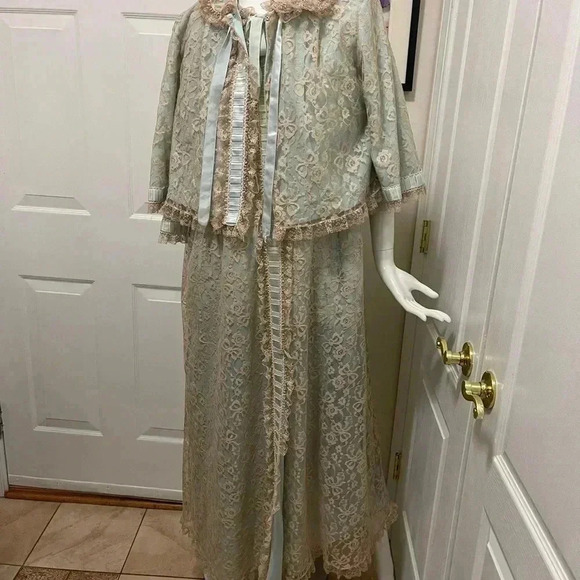 Two pieces of nightgown long and short coat with stunning design - Picture 1 of 16